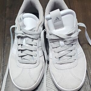 Adidas Men's Light Gray Sneakers